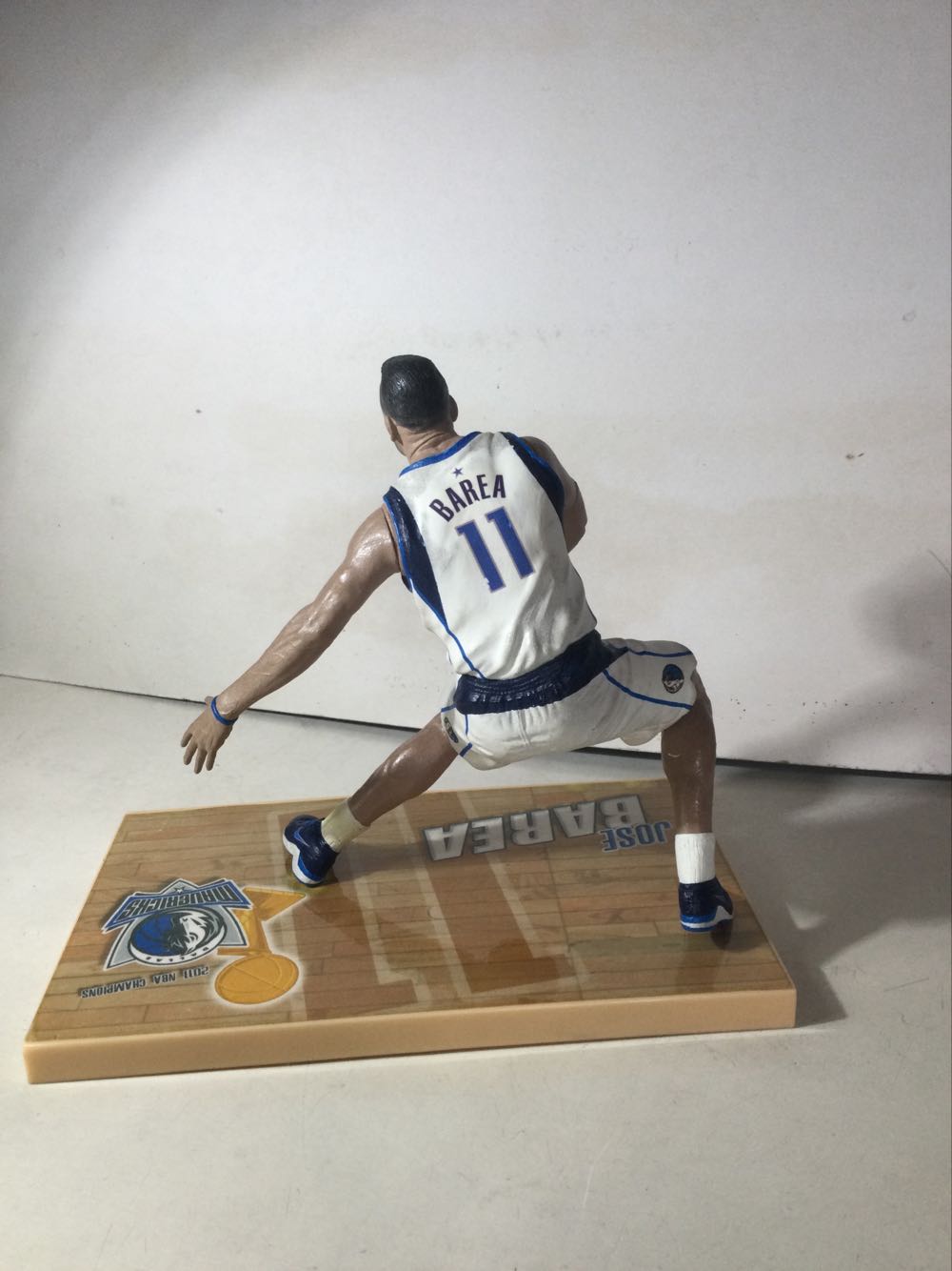 McFarlane NBA : JJ Barea ( Dallas Mavericks Custom ) ( via Mike Bibby Sacramento Kings ) - McFarlane Toys (Mcfarlane NBA) action figure collectible - Main Image 4
