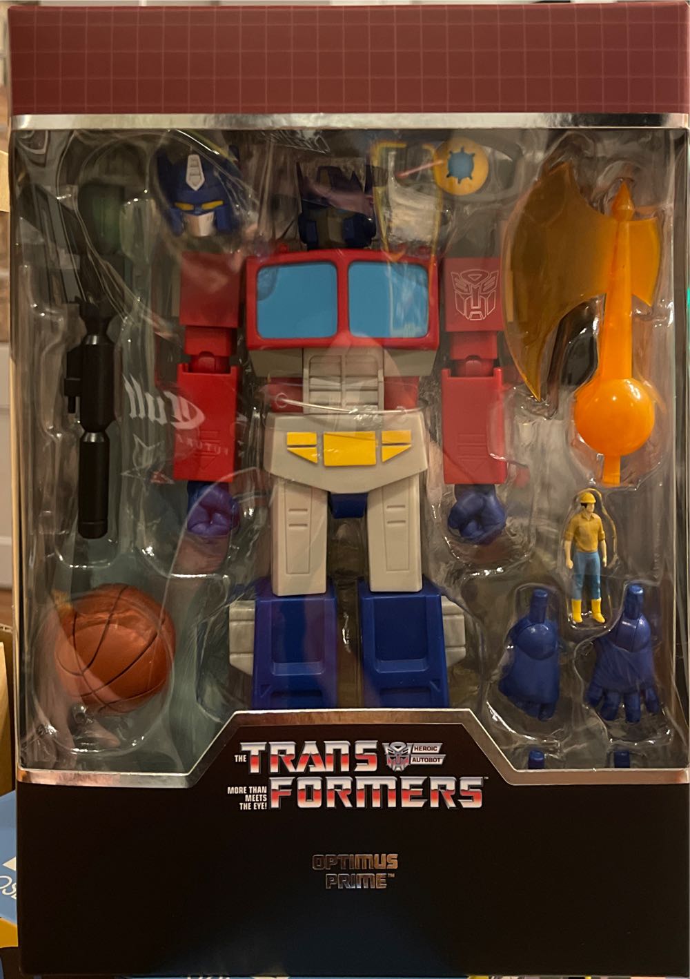 Optimus Prime - Super7 (Transformers Ultimates) action figure collectible [Barcode 840049813977] - Main Image 2