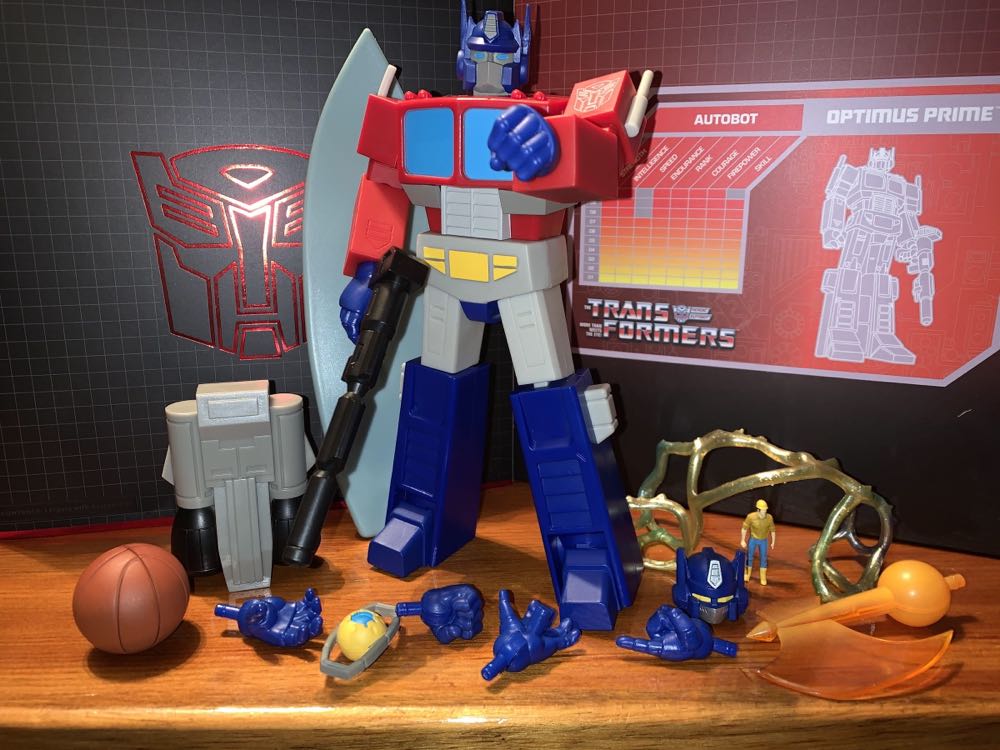 Optimus Prime - Super7 (Transformers Ultimates) action figure collectible [Barcode 840049813977] - Main Image 3