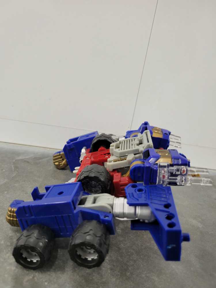 Optimus Prime With Sparkplug Power Base (Robot Mode) - Hasbro (Armada) action figure collectible - Main Image 3