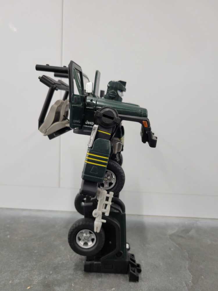 Hound 2nd Robot Mode - Hasbro (Alternators) action figure collectible - Main Image 3