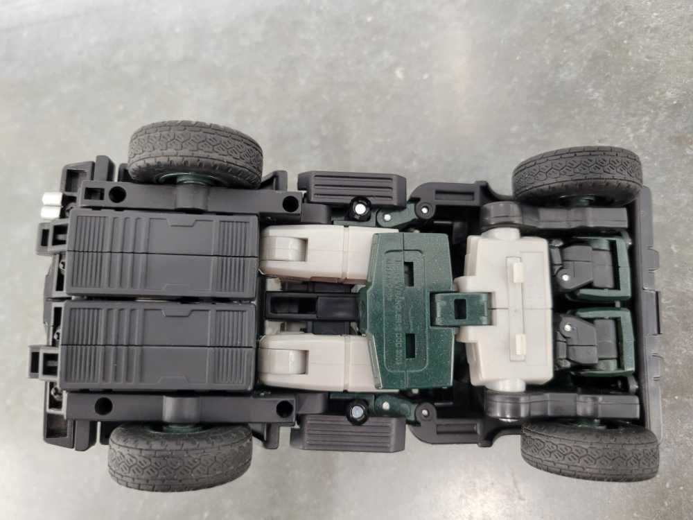 Hound 3rd Vehicle Mode - Hasbro (Alternators) action figure collectible - Main Image 4