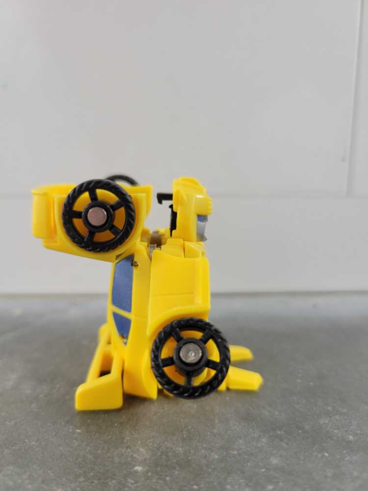 Bumblebee - Hasbro (Bot Shots) action figure collectible - Main Image 2