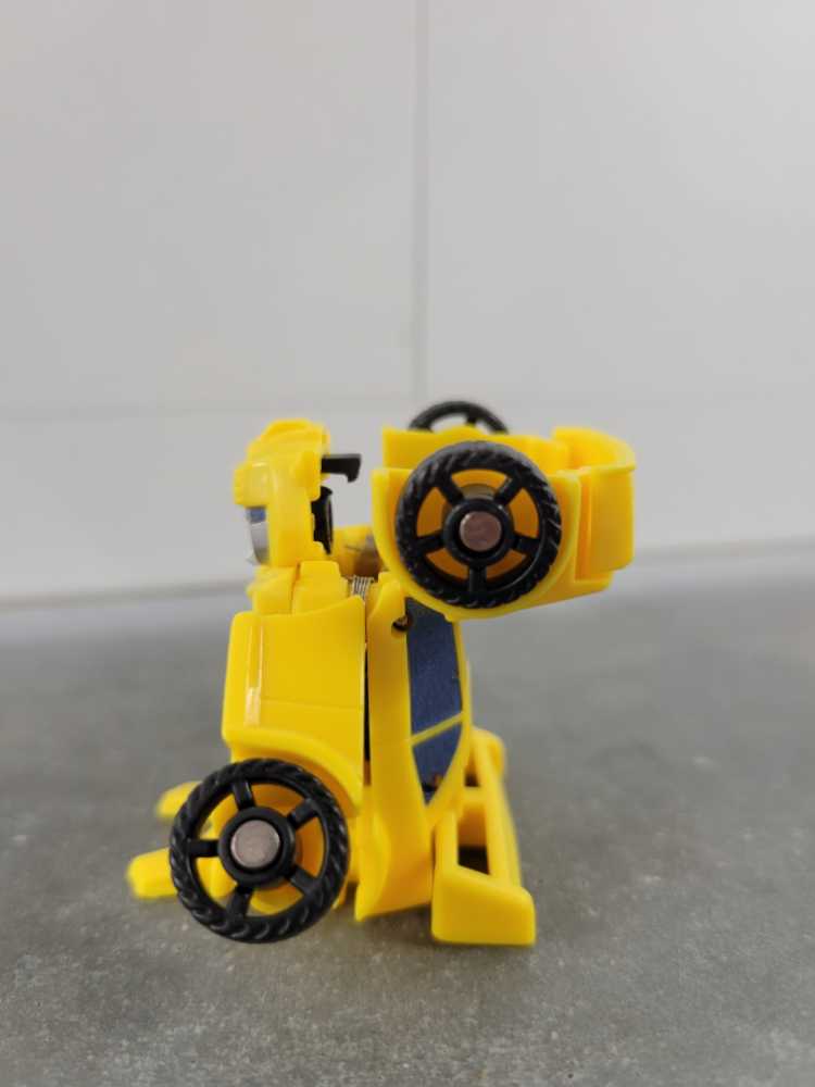 Bumblebee - Hasbro (Bot Shots) action figure collectible - Main Image 4
