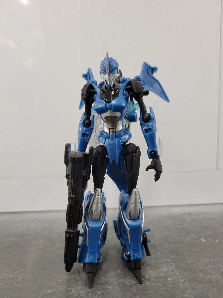 Arcee 2nd - Hasbro (Prime) action figure collectible - Main Image 2