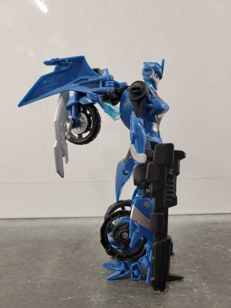 Arcee 2nd - Hasbro (Prime) action figure collectible - Main Image 3