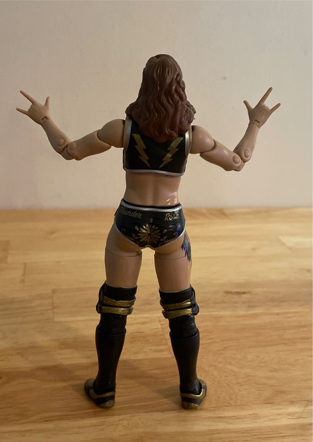 Thunder Rosa - Jazwares (AEW Unrivaled Collection Series 9) action figure collectible [Barcode 191726430902] - Main Image 4