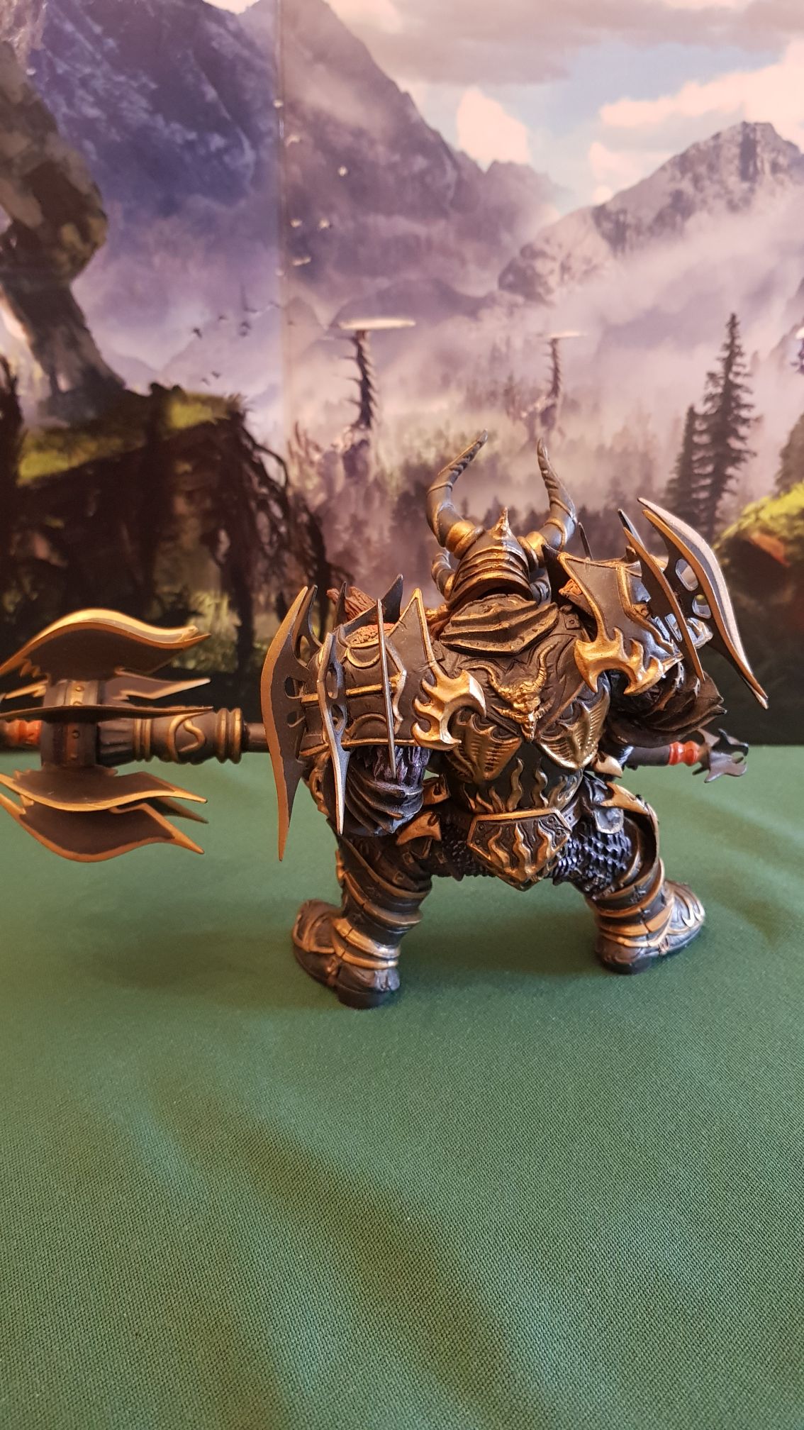 Warcraft - Thargas Anvilmar Dwarf Warrior - World Of Warcraft - DC Unlimited action figure collectible - Main Image 2