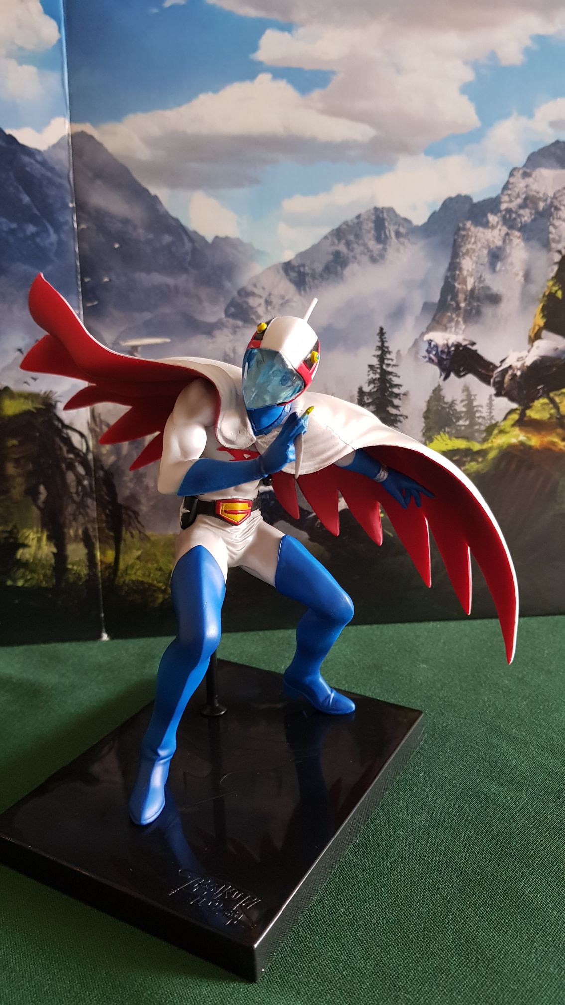 Dark Horse Comics Halo Infinite Master Chief With Grappleshot 10” Pvc Statue Exclusive Red Energy Sword Variant