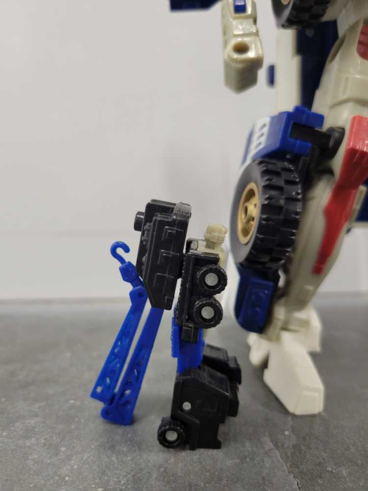 Long Arm, with Prowl - Hasbro (Energon) action figure collectible - Main Image 2