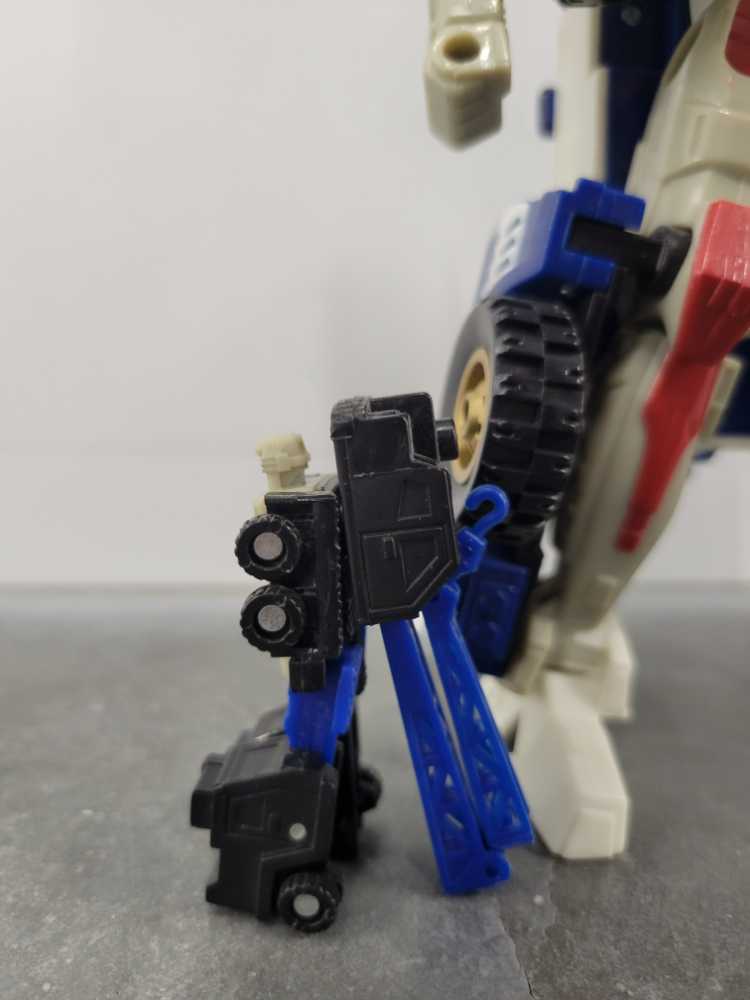 Long Arm, with Prowl - Hasbro (Energon) action figure collectible - Main Image 4