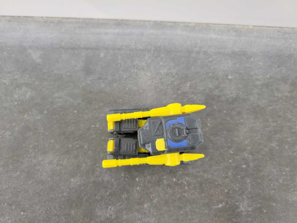 Dualor (Vehicle Mode) 2nd - Hasbro (Armada) action figure collectible - Main Image 2