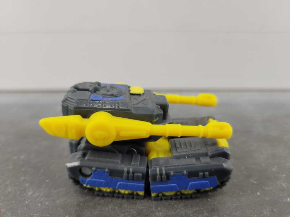 Dualor (Vehicle Mode) 2nd - Hasbro (Armada) action figure collectible - Main Image 3