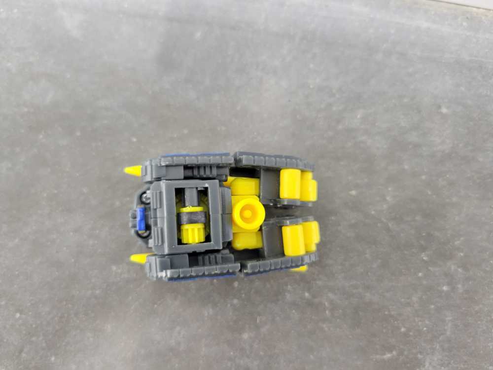 Dualor (Vehicle Mode) 2nd - Hasbro (Armada) action figure collectible - Main Image 4