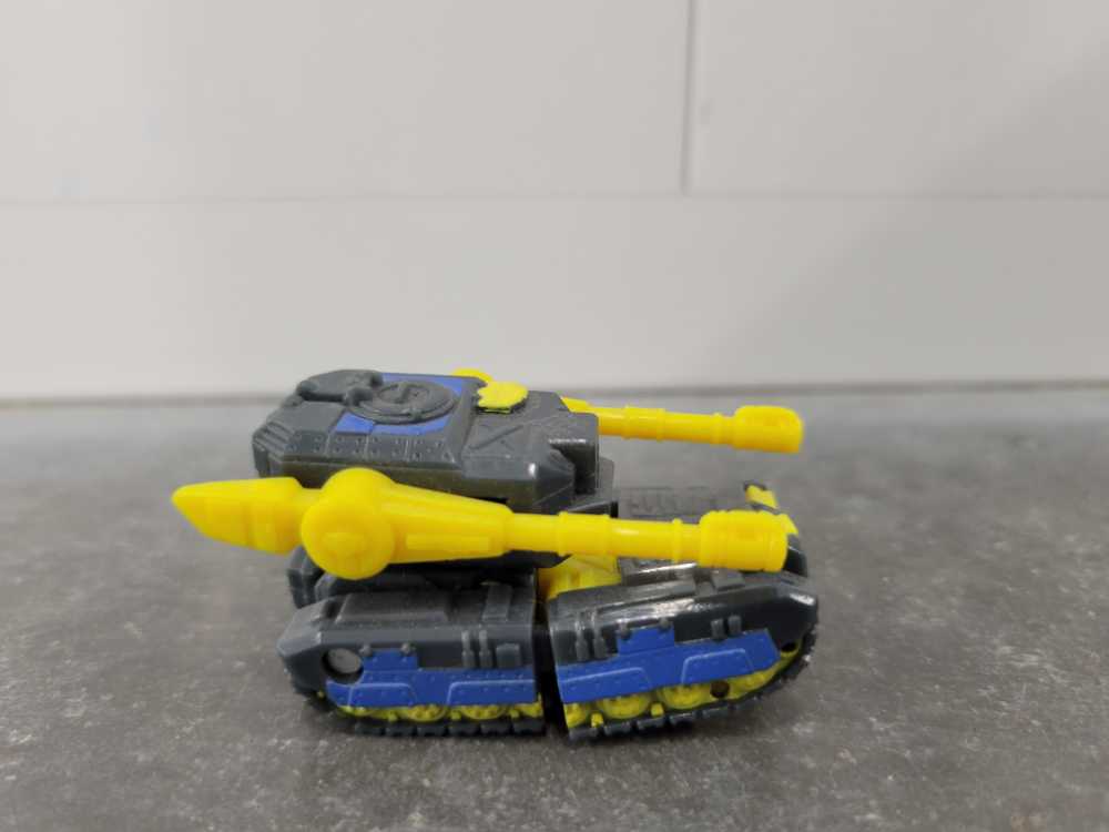 Dualor (Vehicle Mode) 3rd - Hasbro (Armada) action figure collectible - Main Image 3