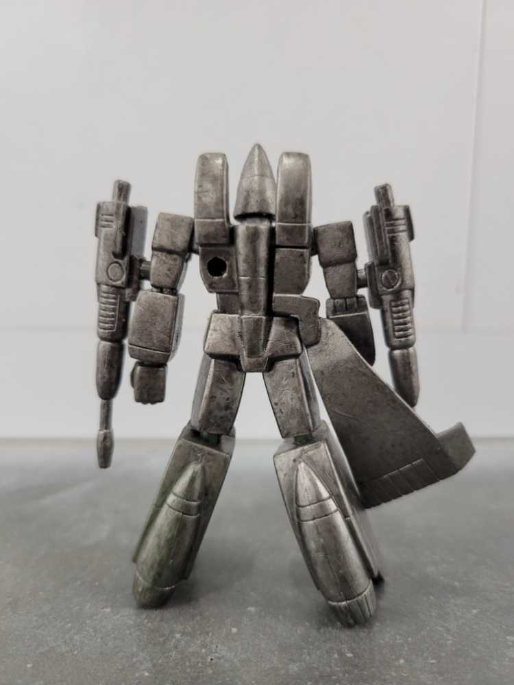 Dirge Pewter - Takara (Heroes Of Cybertron SCF) action figure collectible - Main Image 3