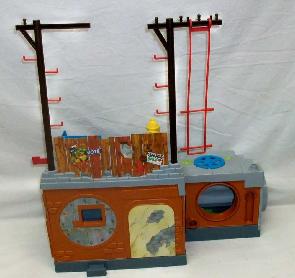 Teenage Mutant Ninja Turtles Sewer Lair Playset - Playmates (1987 Teenage Mutant Ninja Turtles) action figure collectible [Barcode 043377056850] - Main Image 3