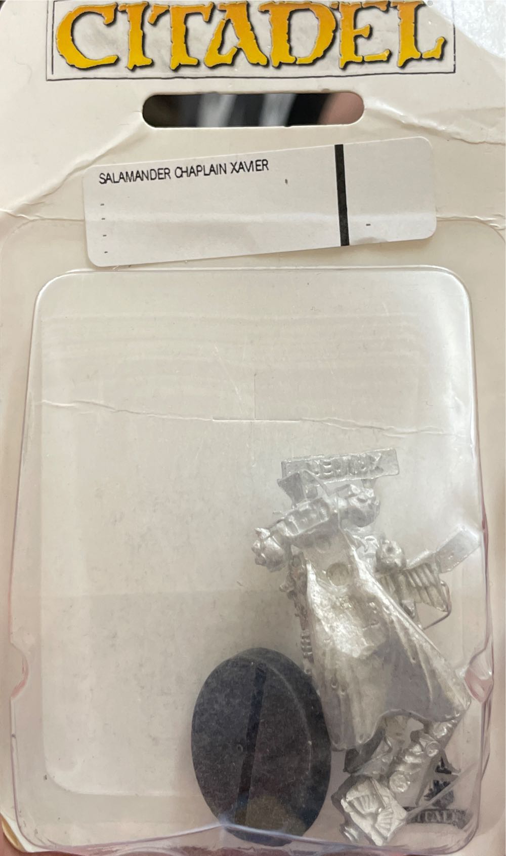 Space Marines: Salamanders Chaplain Xavier - Games Workshop (Salamanders) action figure collectible [Barcode 5011921958290] - Main Image 2