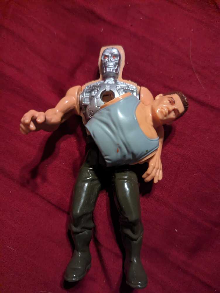 Terminator 2 Battle Damage Terminator  action figure collectible - Main Image 3