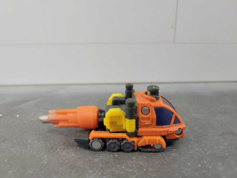 Drillbit (Vehicle Mode) - Hasbro (Armada) action figure collectible - Main Image 3