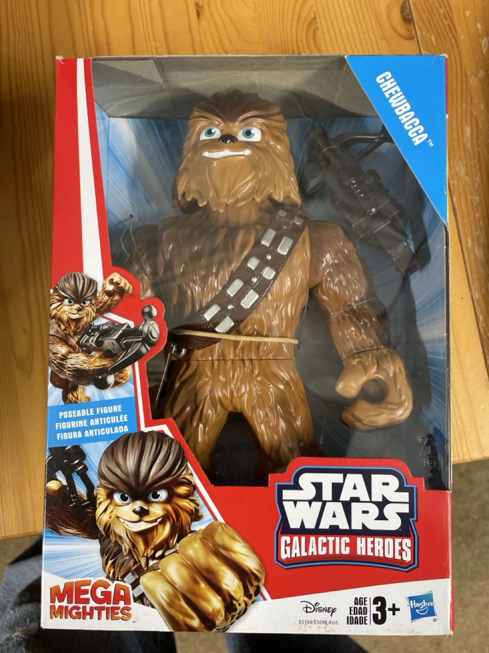 Star Wars: Galactic Heroes Mega Mighties Chewbacca 10-inch With Bowcaster  action figure collectible [Barcode 630509827022] - Main Image 2
