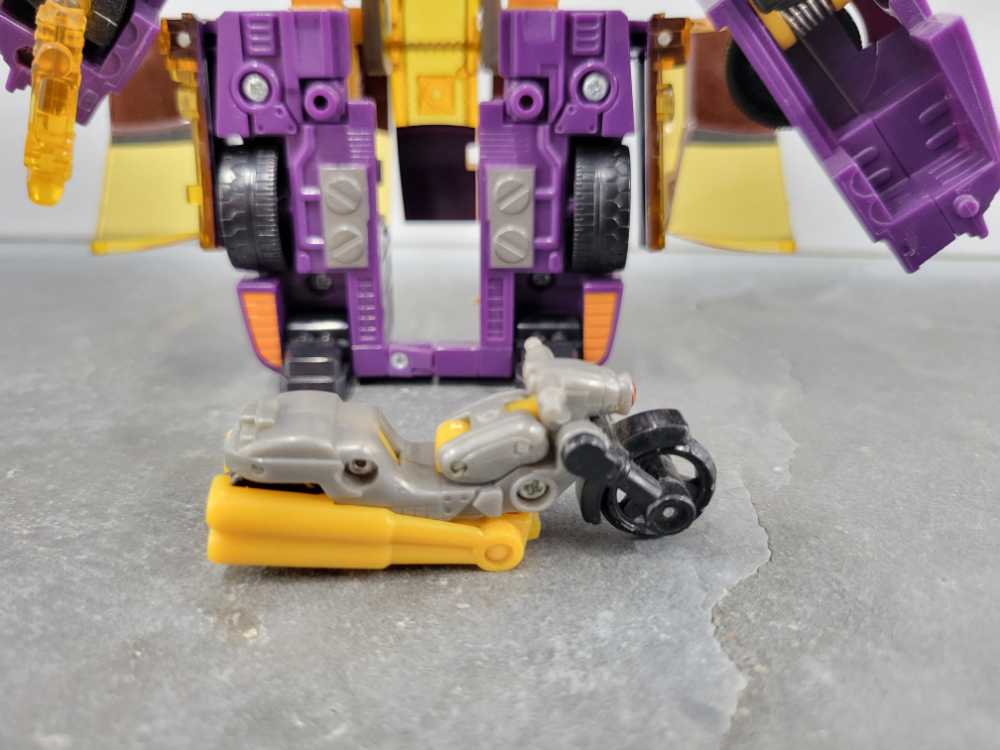 Search and Destroy, Oil Slick VS Crystal Widow - Hasbro (Universe) action figure collectible - Main Image 2