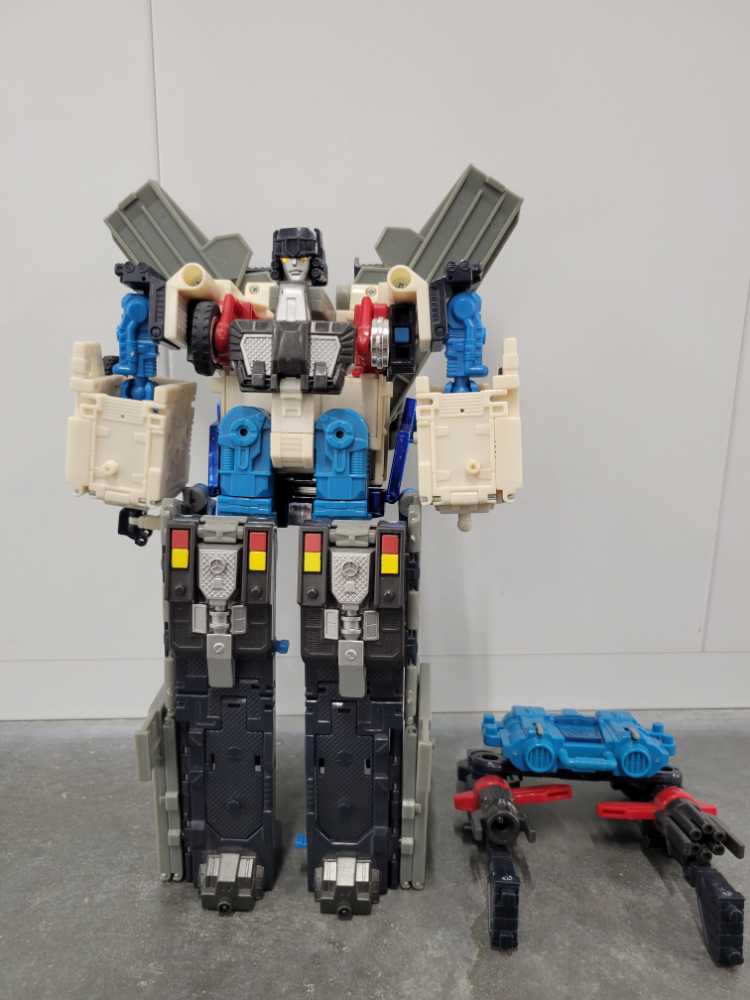 Ultra Magnus Sam’s Club Missing 2 Missiles - Hasbro (Universe) action figure collectible - Main Image 2