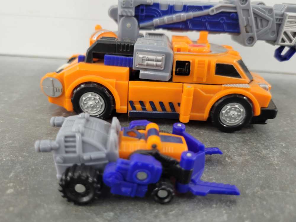 Liftor with Smokescreen 4th - Hasbro (Armada) action figure collectible - Main Image 3