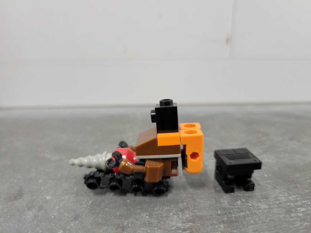 Nosecone 2nd (Vehicle Mode) - Hasbro (Kre-o) action figure collectible - Main Image 1
