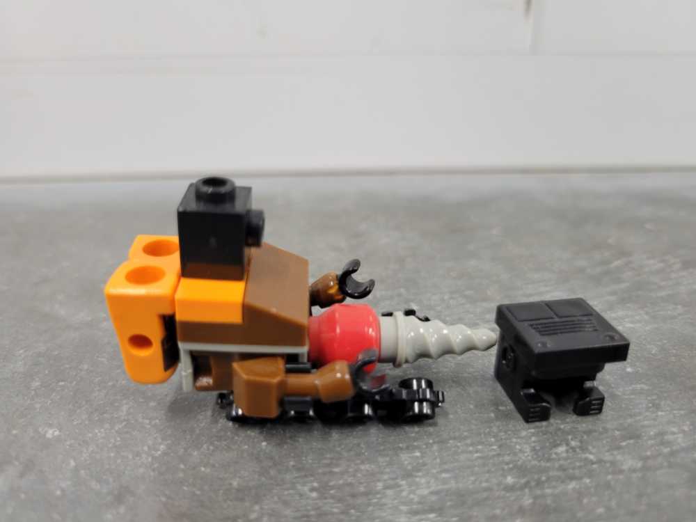 Nosecone 2nd (Vehicle Mode) - Hasbro (Kre-o) action figure collectible - Main Image 3