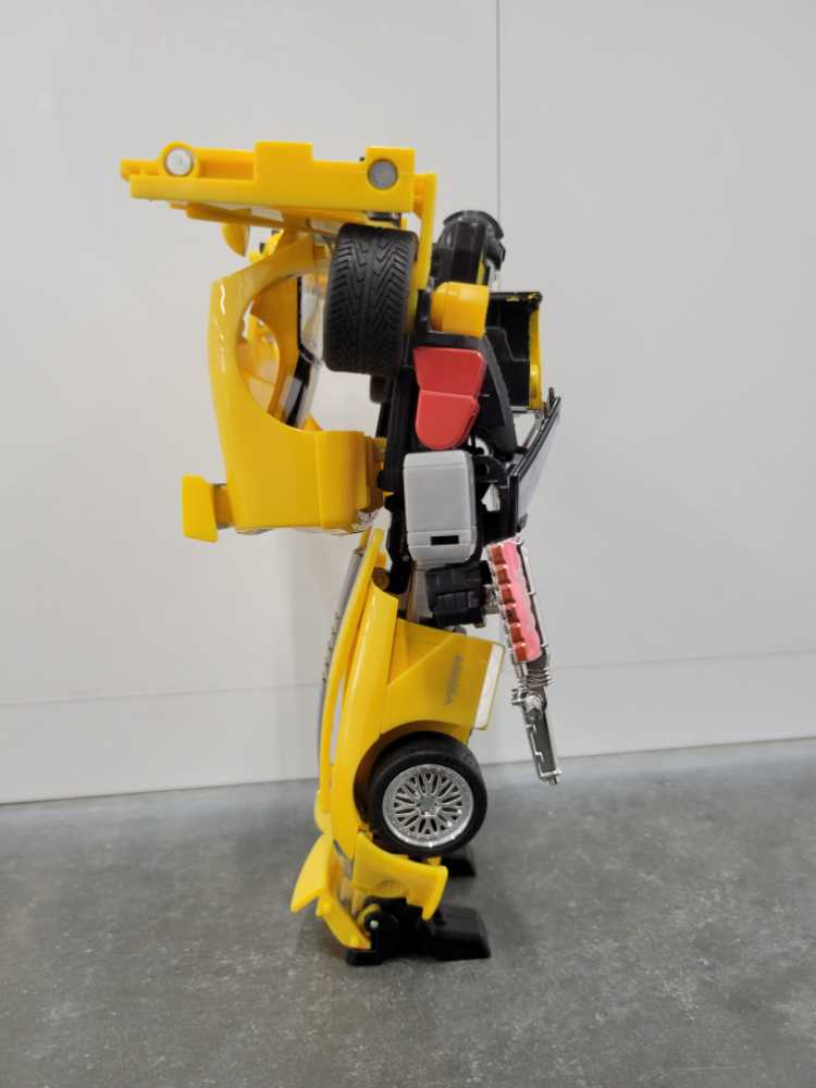 Sunstreaker 2nd Robot Mode - Hasbro (Alternators) action figure collectible - Main Image 3