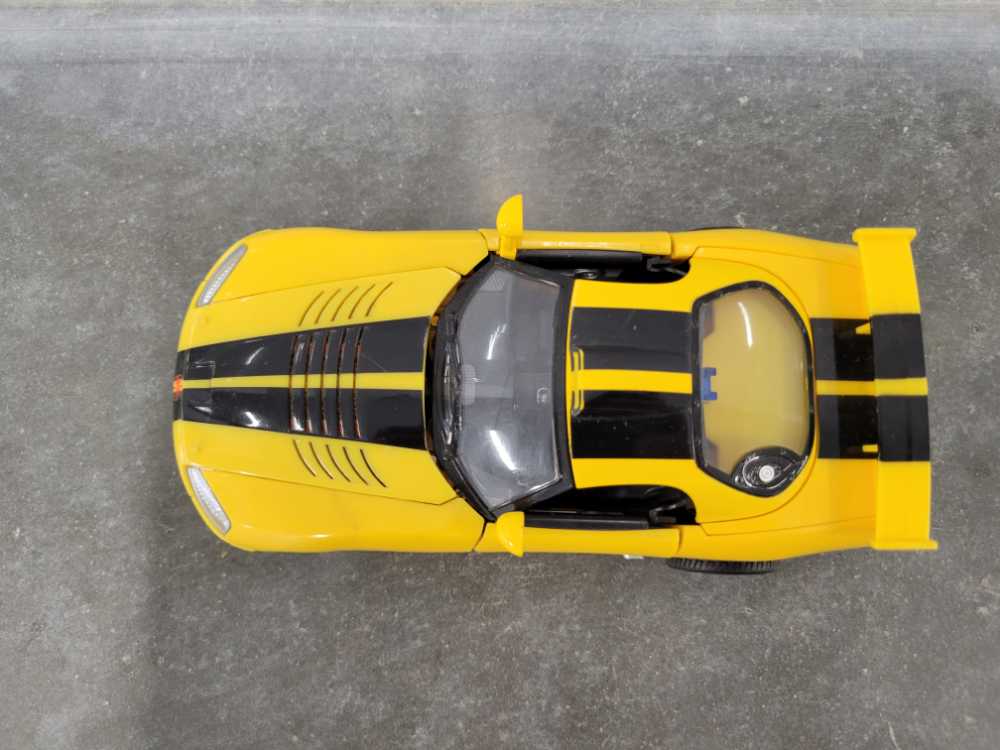 Sunstreaker 3rd Vehicle Mode - Hasbro (Alternators) action figure collectible - Main Image 2