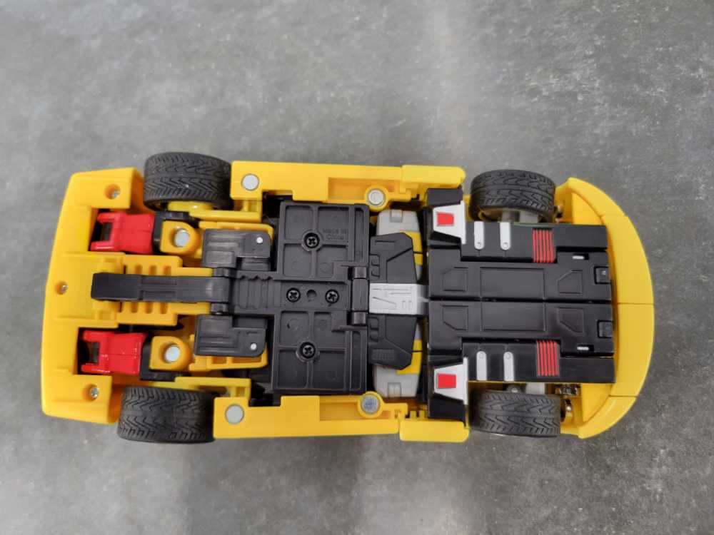 Sunstreaker 3rd Vehicle Mode - Hasbro (Alternators) action figure collectible - Main Image 4