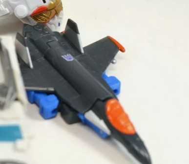 Thundercracker Legends (Robot Mode) - Hasbro (Cybertron) action figure collectible - Main Image 2