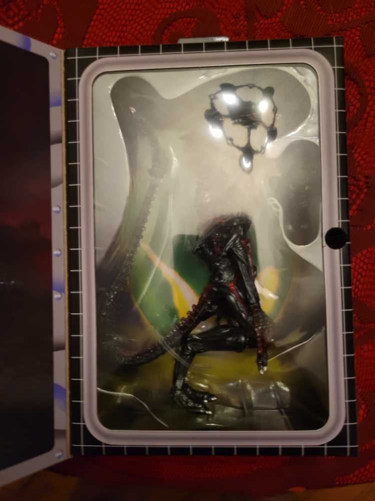 Aliens - Night Cougar Alien - Neca (Aliens) action figure collectible [Barcode 634482517161] - Main Image 2