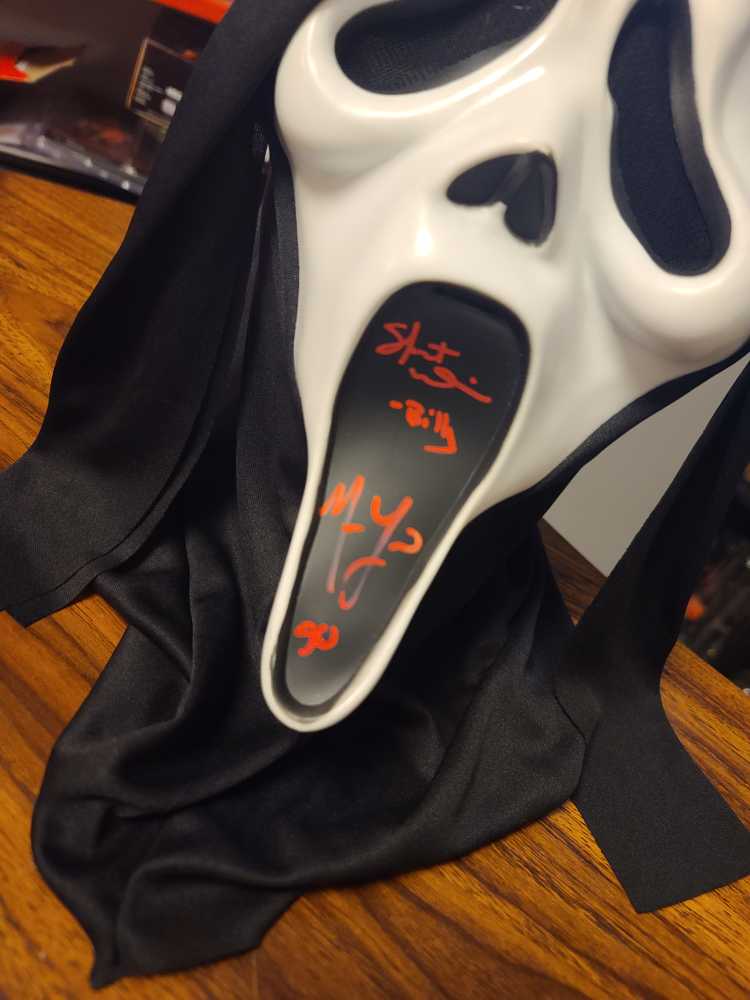 Fun World Ghostface Mask Signed  - Fun World (Horror) action figure collectible - Main Image 2