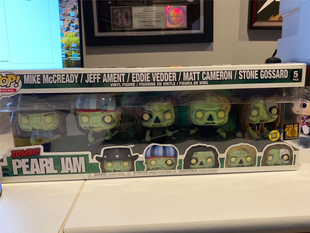 Pearl Jam Zombie Pack Place Des Pop - Funko action figure collectible [Barcode 889698612685] - Main Image 2