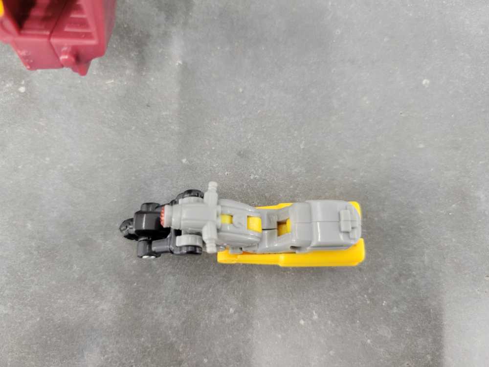 Nightbeat with Treadshot, Ultra Magnus and Over Run - Hasbro (Universe) action figure collectible - Main Image 2