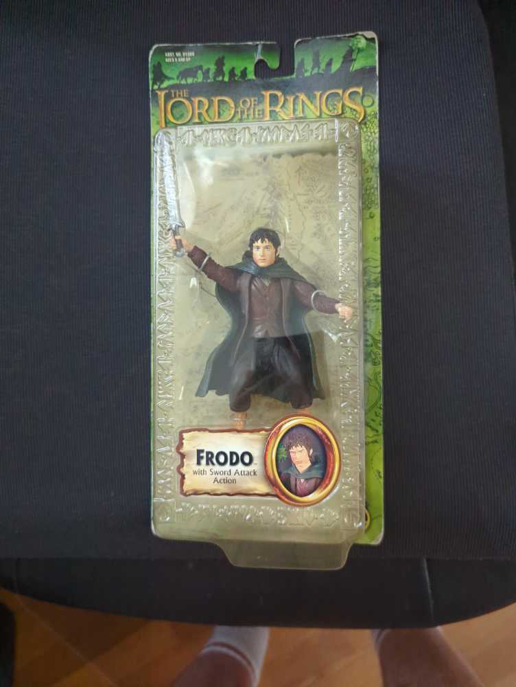 The Lord Of The Rings Frodo Sword Attack Toybiz Hobbit Sting - Toy Biz (Fellowship Of The Ring) action figure collectible [Barcode 035112813835] - Main Image 3