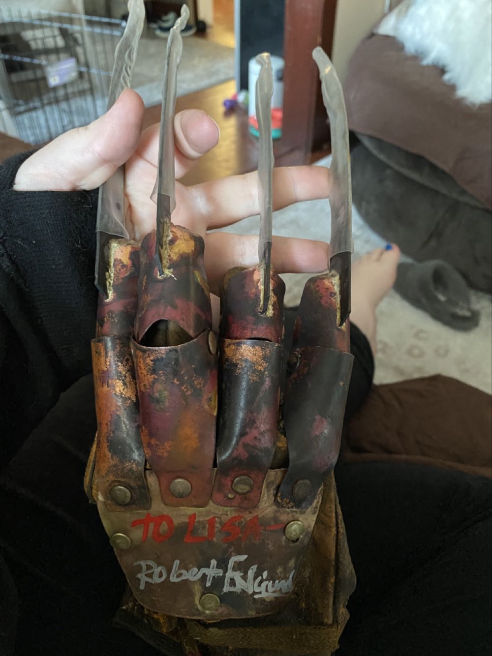 Freddy Glove  action figure collectible - Main Image 2