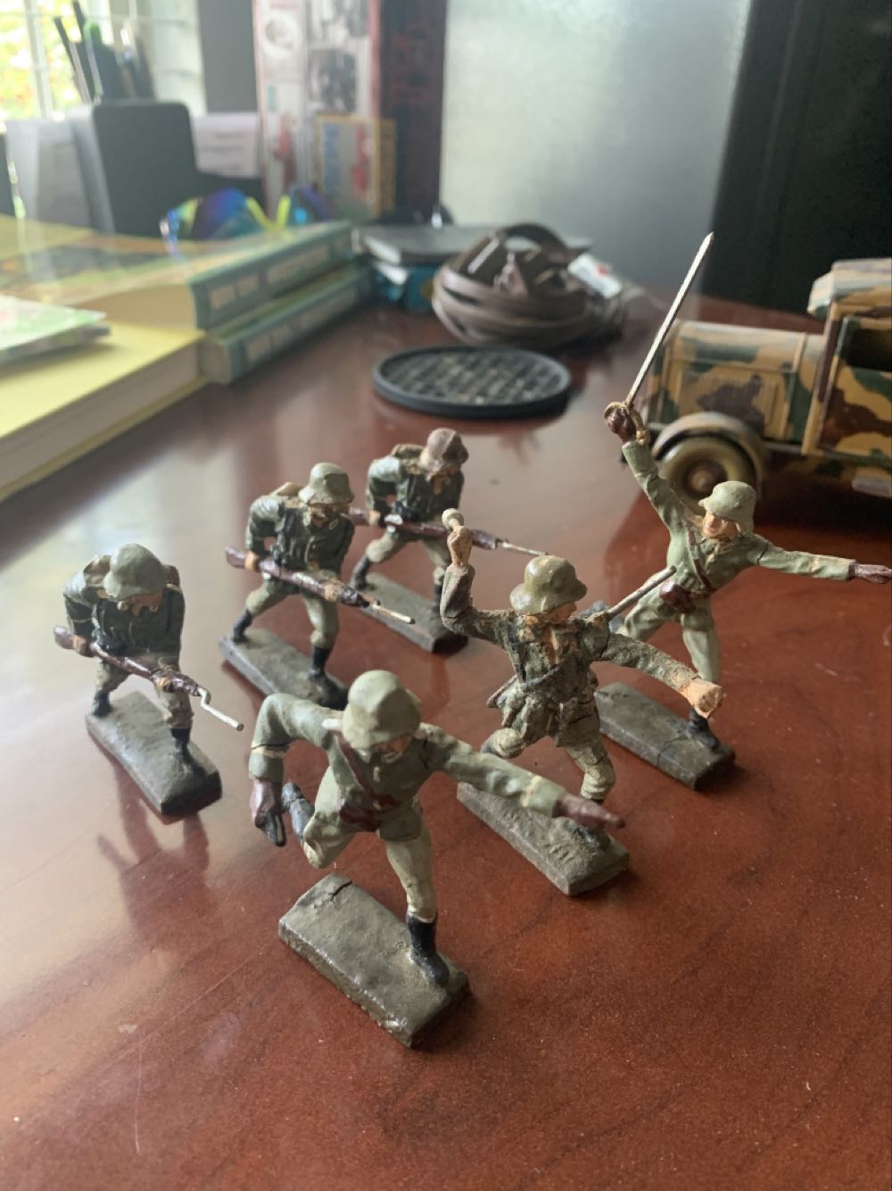 Lineol German Attack Group 1930s - Lineol action figure collectible - Main Image 2