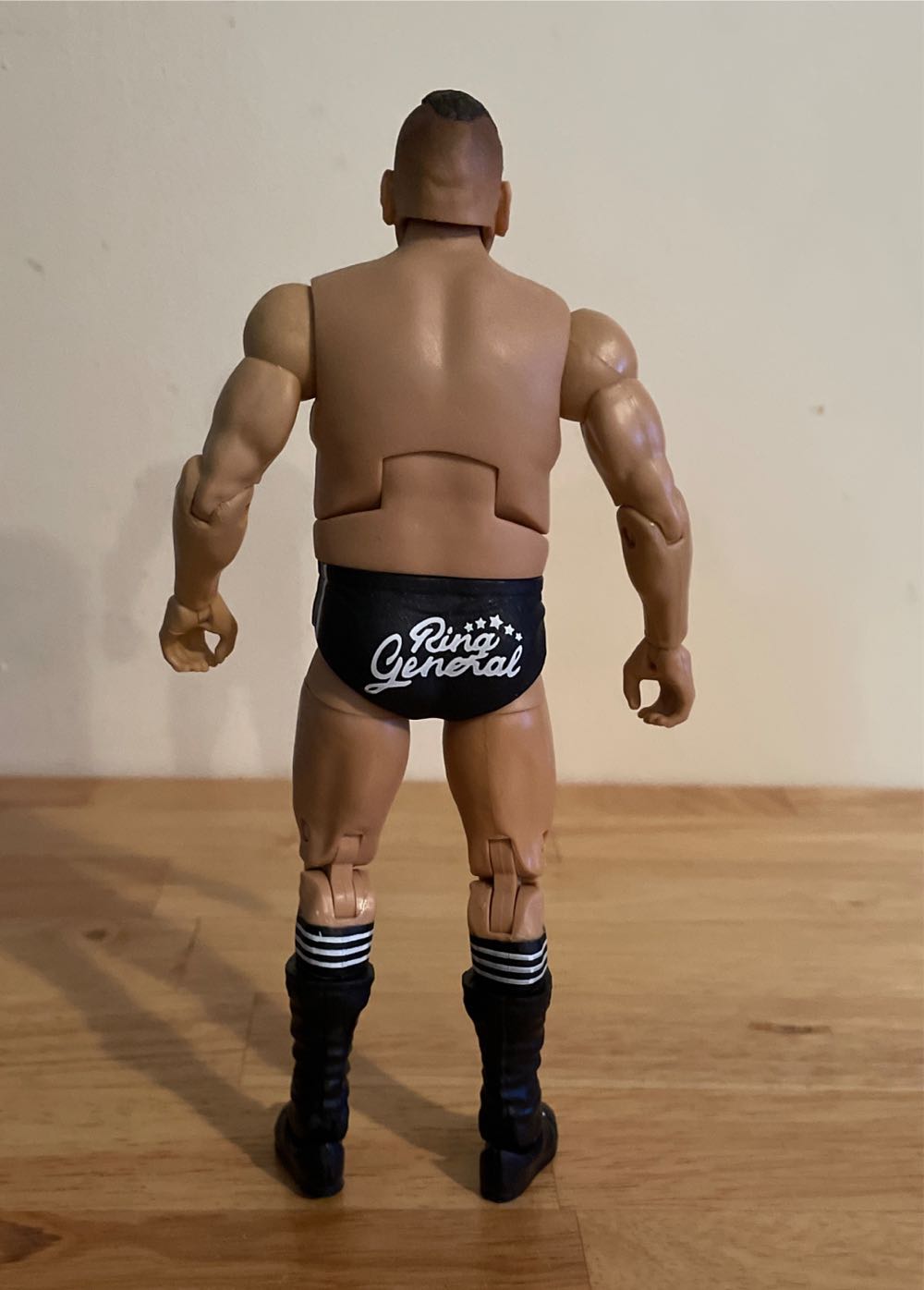 Walter - Mattel Wwe (WWE Mattel Elite Series Ringside Collectibles Exclusive) action figure collectible - Main Image 4