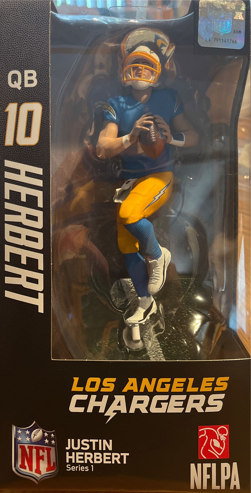 Imports Dragon Nfl Justin Herbert Los Angeles Chargers Chase 6” Figure Series 1 - Import Dragon action figure collectible [Barcode 672781014943] - Main Image 2