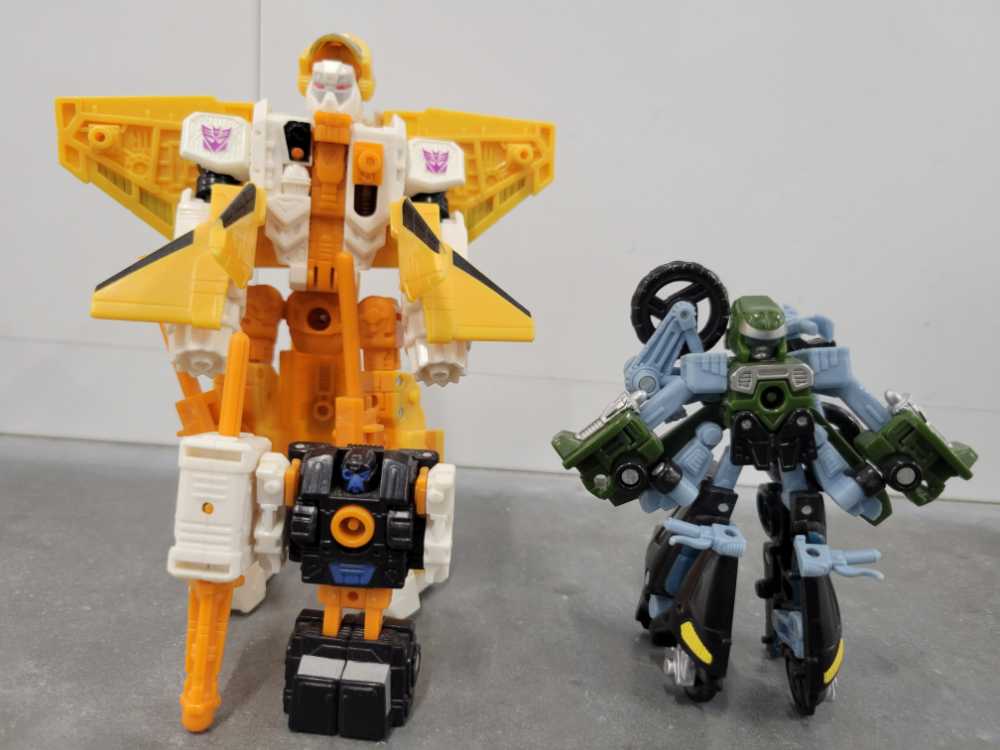 Sunstorm with Inferno and Perceptor (Robot Mode) - Hasbro (Universe) action figure collectible - Main Image 2