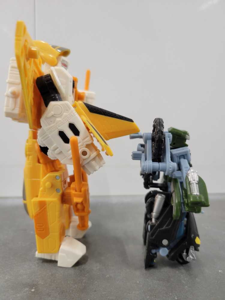 Sunstorm with Inferno and Perceptor (Robot Mode) - Hasbro (Universe) action figure collectible - Main Image 3
