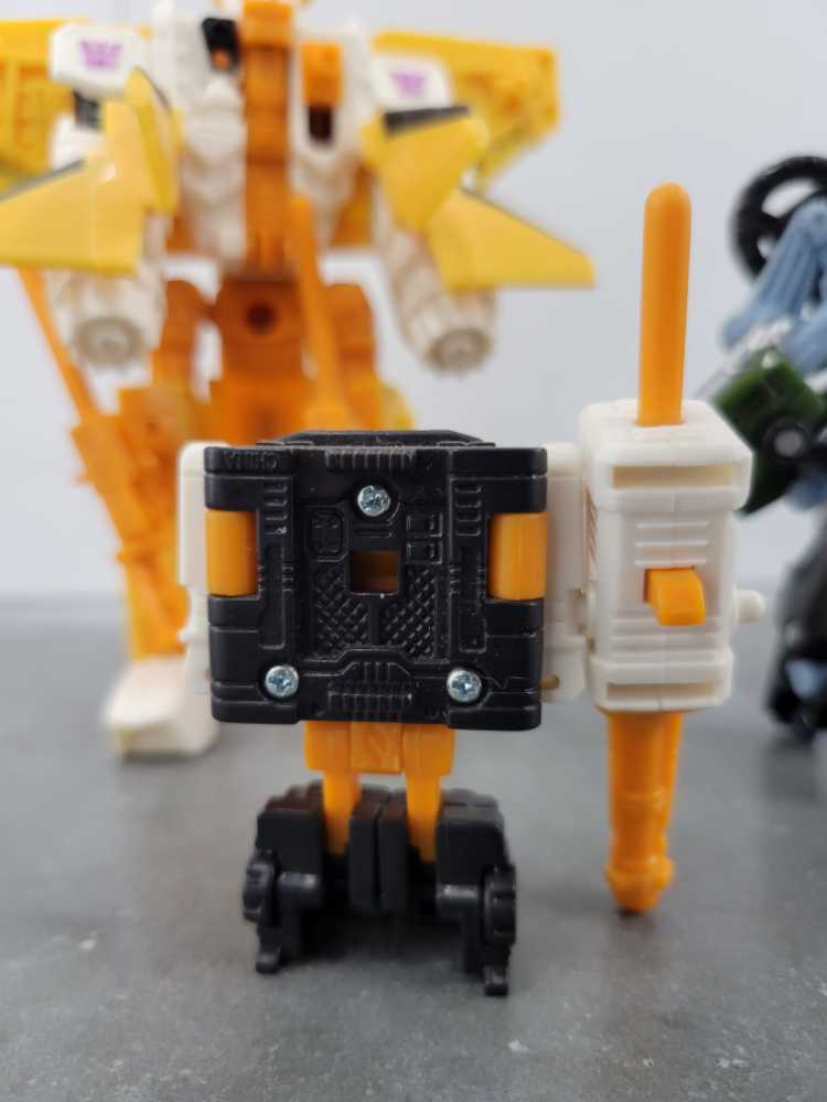 Inferno with Sunstorm and Perceptor (Robot Mode) - Hasbro (Universe) action figure collectible - Main Image 3