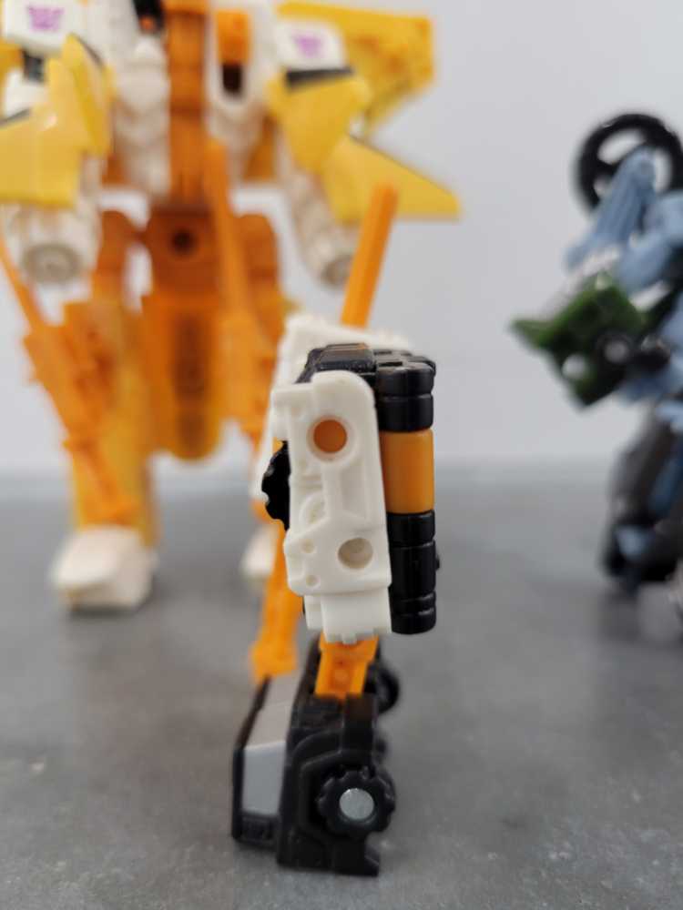 Inferno with Sunstorm and Perceptor (Robot Mode) - Hasbro (Universe) action figure collectible - Main Image 4