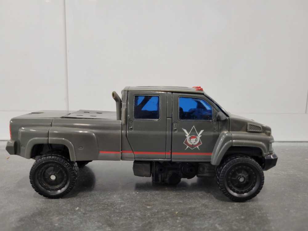 Ironhide 2nd Vehicle Mode  - Hasbro (Revenge Of The Fallen) action figure collectible - Main Image 3