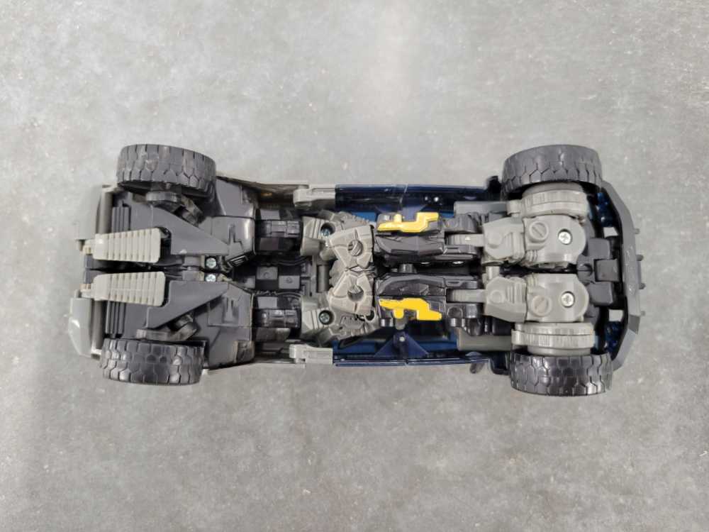 Ironhide 2nd Vehicle Mode  - Hasbro (Revenge Of The Fallen) action figure collectible - Main Image 4