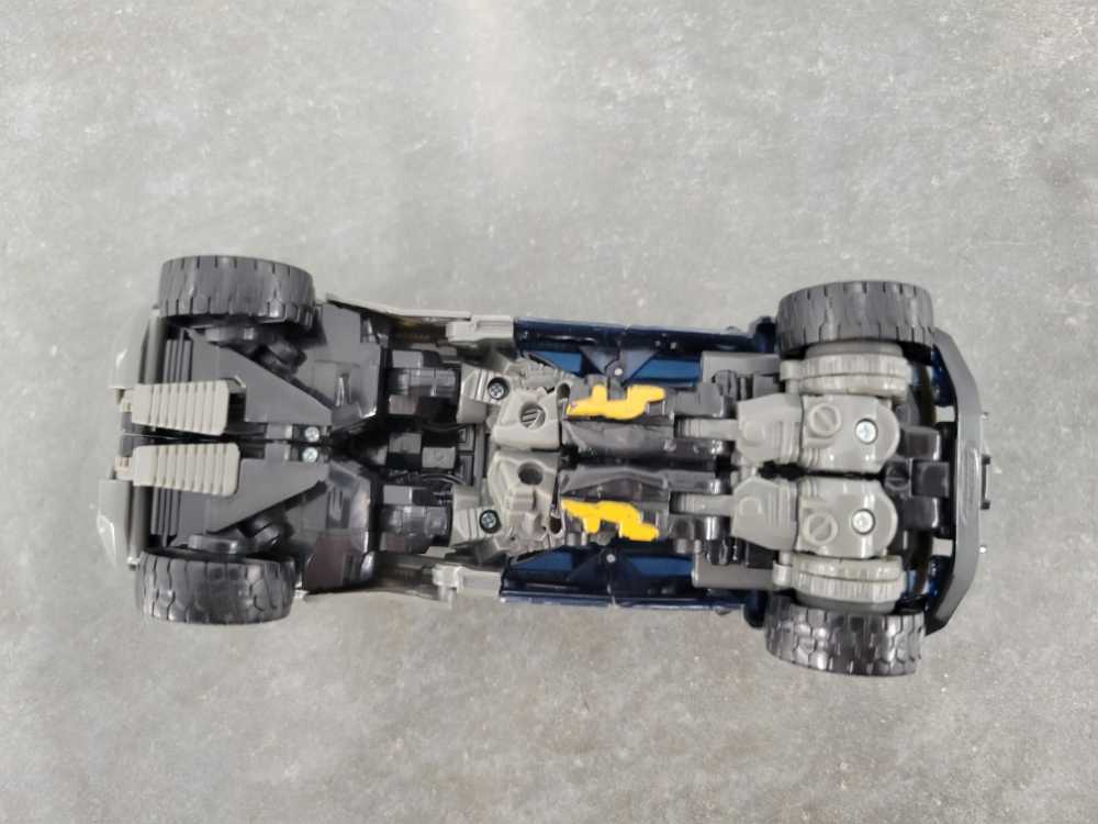 Ironhide 3rd Vehicle Mode  - Hasbro (Revenge Of The Fallen) action figure collectible - Main Image 4